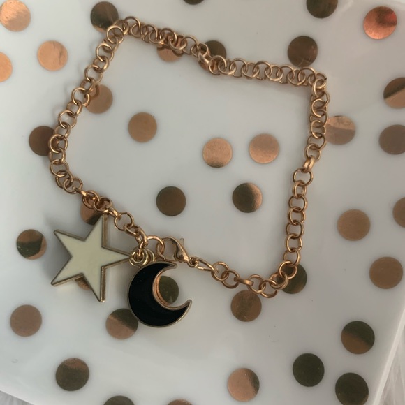 CLEARANCE NEW Star and moon charm bracelet in gold - Picture 5 of 6